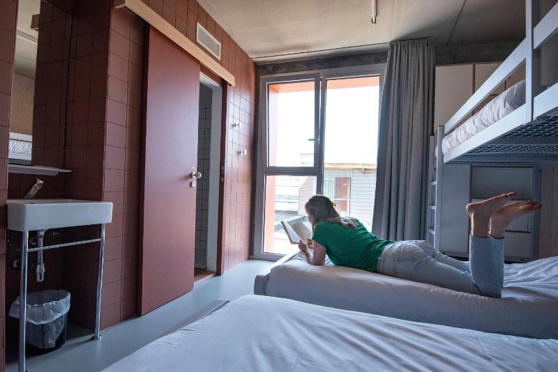 Single Room with Bathroom image 1