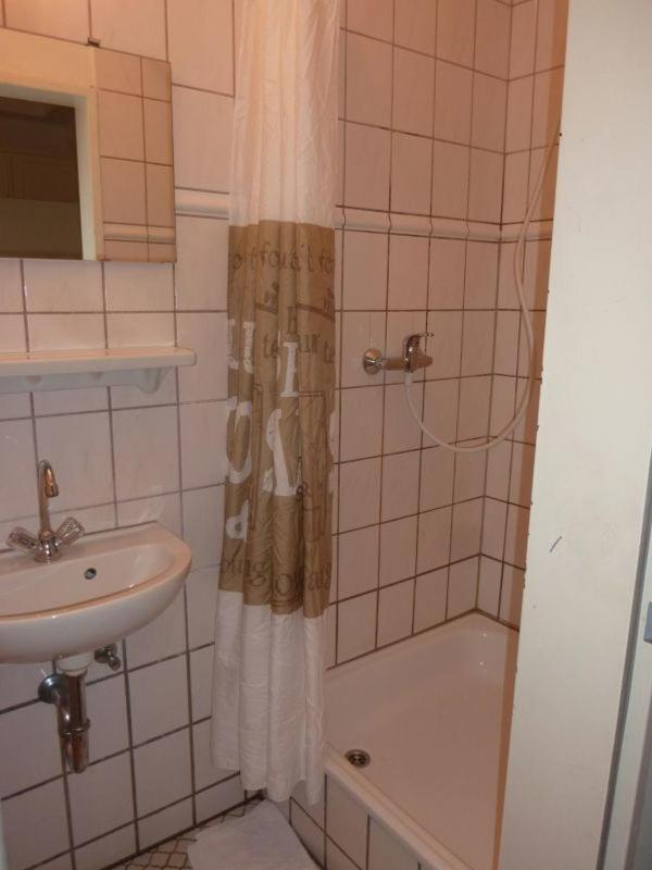  'Double Room with Private Bathroom image 2