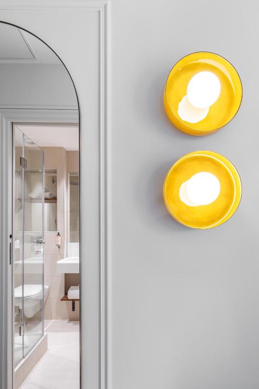 Standard Queen Room image 3
