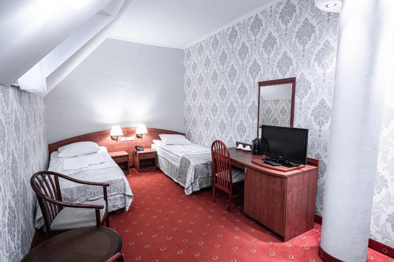 Twin Room image 3