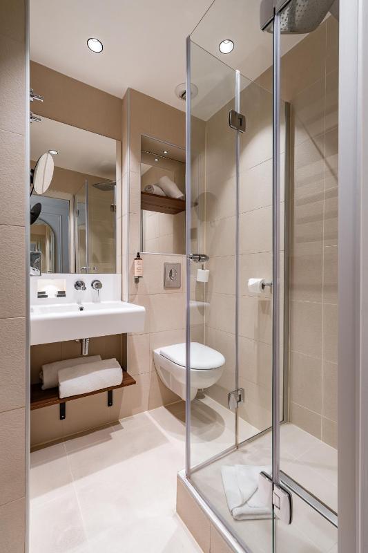 Standard Queen Room image 2