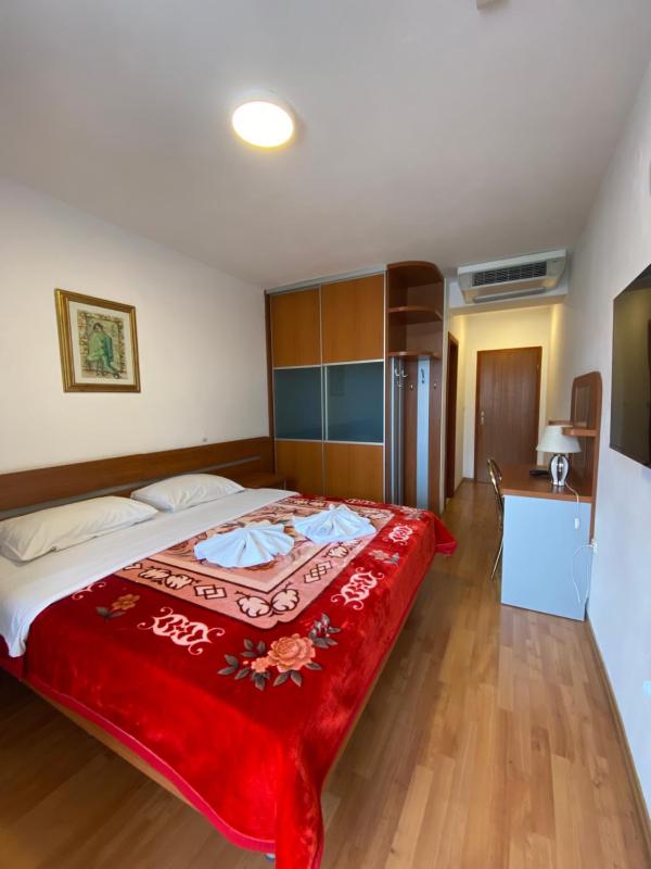 Double Room with Balcony image 1