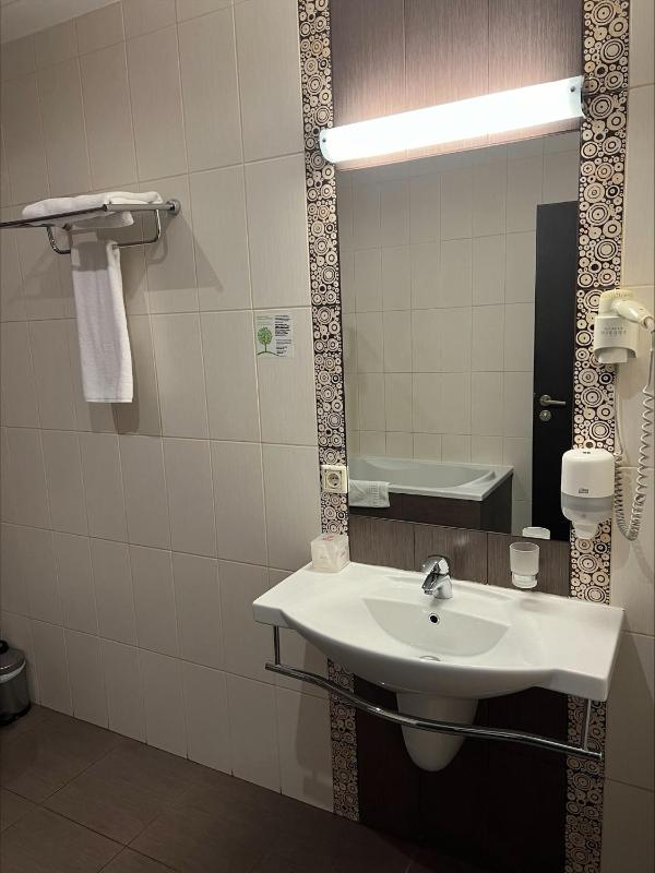 Budget Double or Twin Attic Room image 4