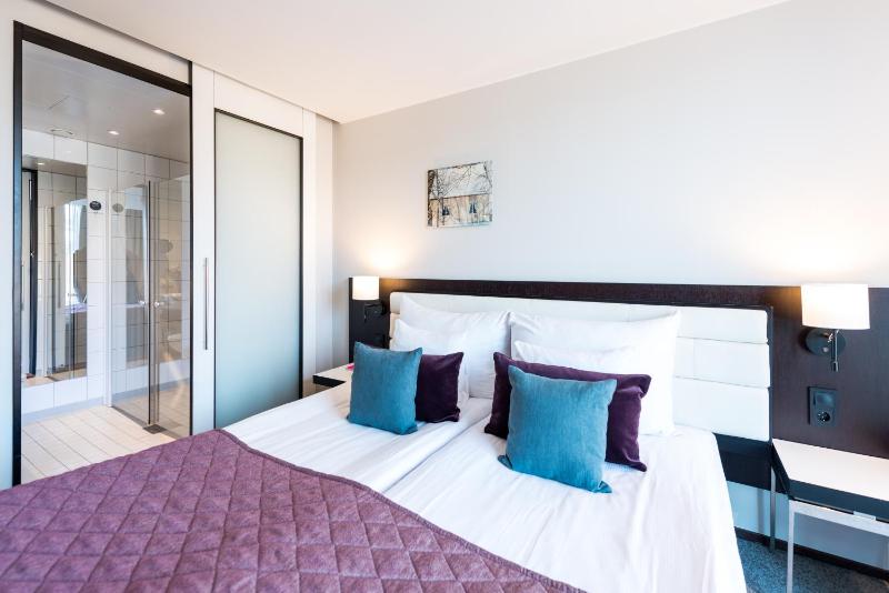 Standard Twin Room image 2