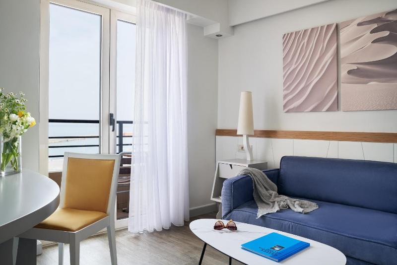 Junior Suite with Sea View image 3