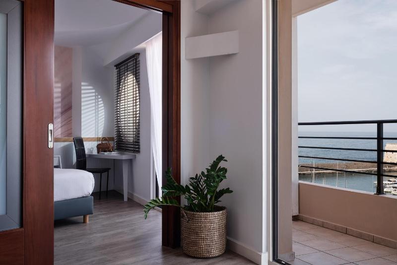 Junior Suite with Sea View image 4