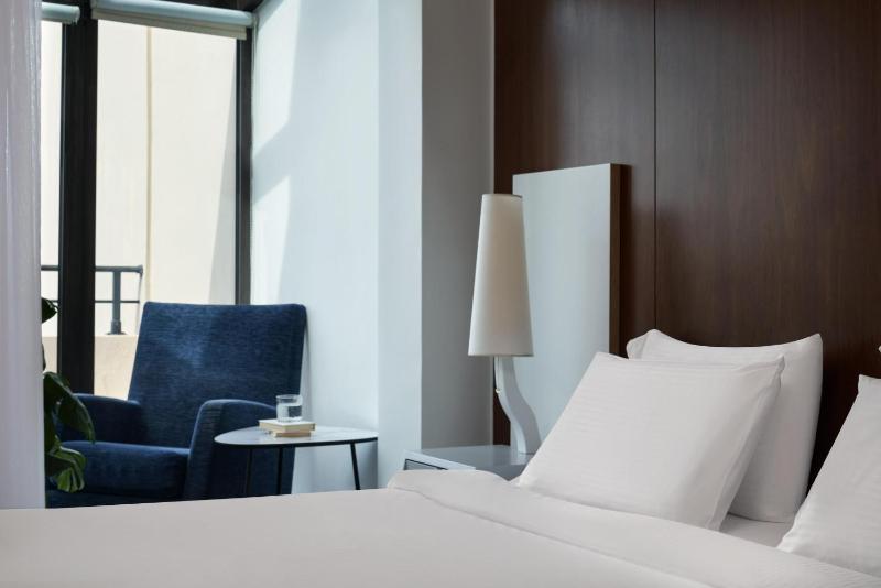 Superior Room with City View image 4