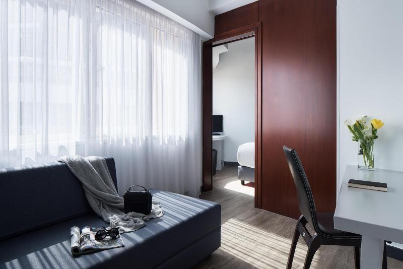 Superior Triple Room image 4