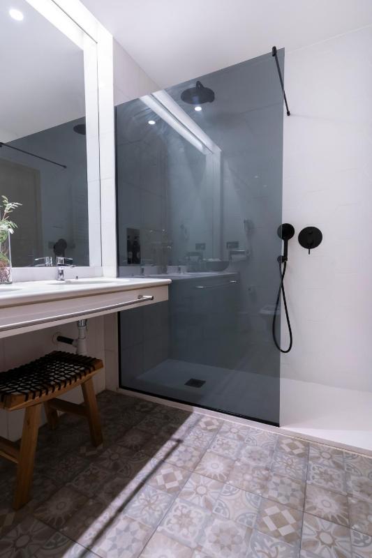 Double or Twin Room image 3