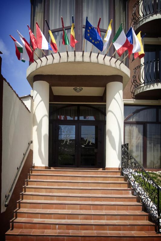 RHC Royal Hotel - image 35