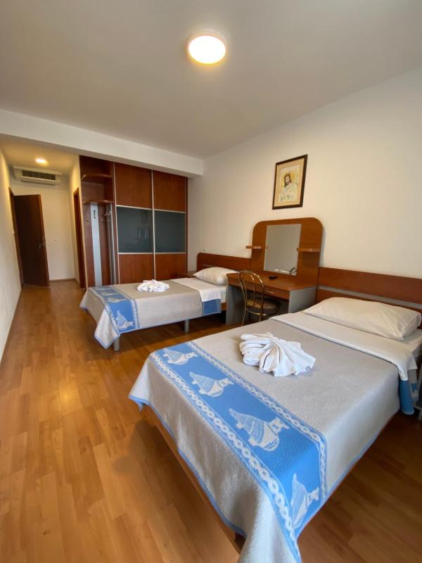 Twin Room with Balcony image 1