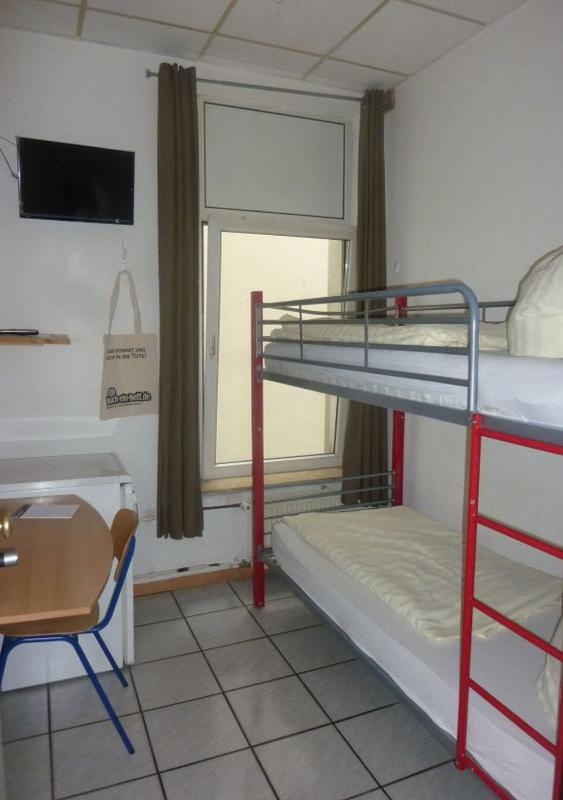 Twin Room with Private Bathroom on floor image 3