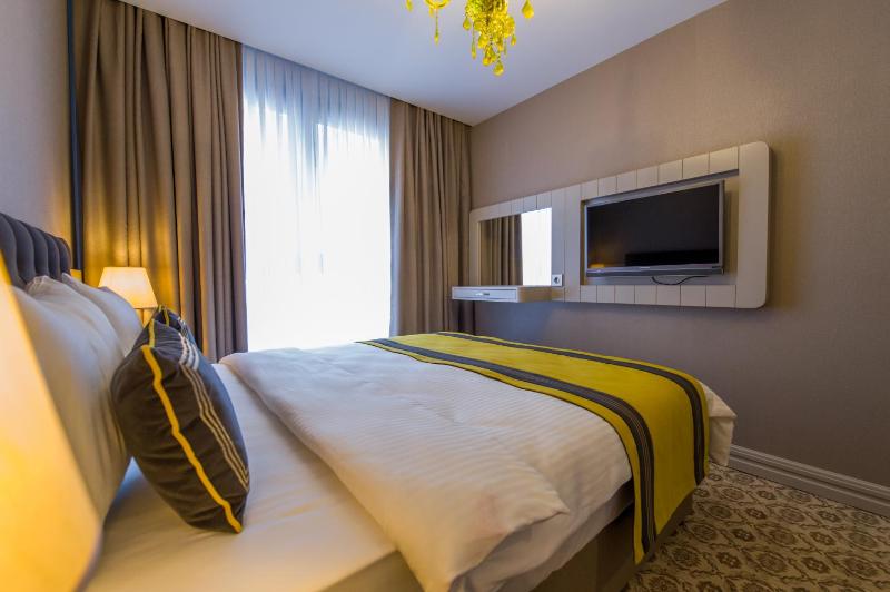 Standard Double Room image 3