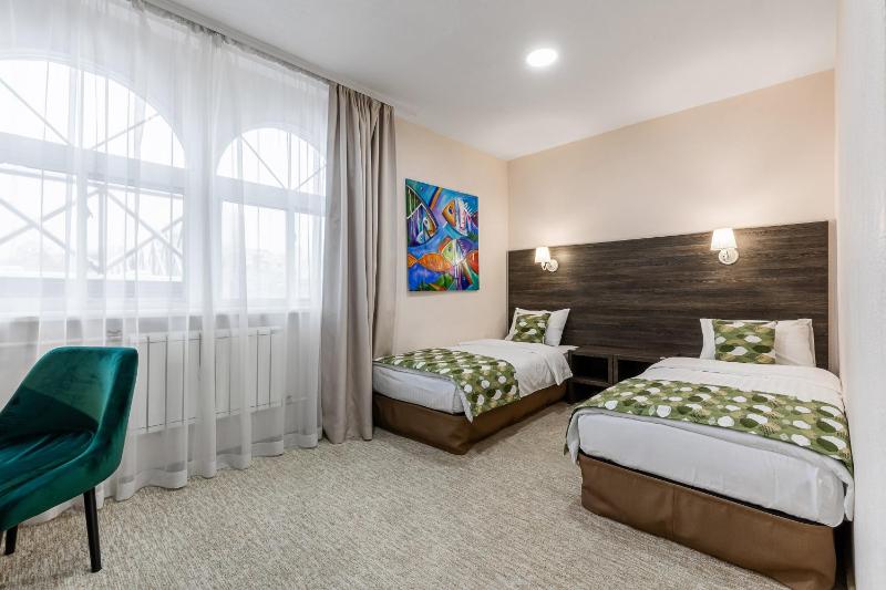 Superior Twin Room image 3