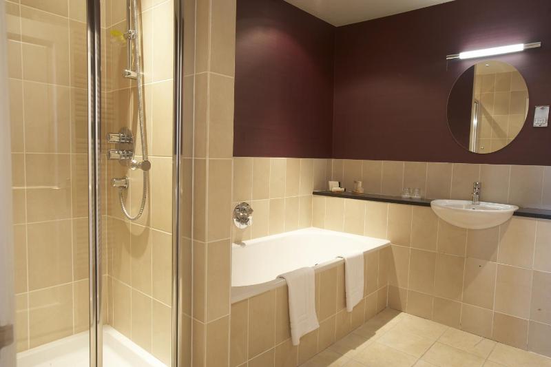 Bridal Suite image 4