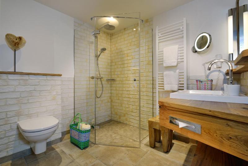 Large Double Room image 3