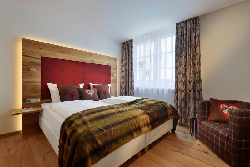 Large Double Room image 4