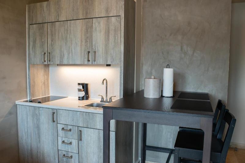 One-Bedroom Suite image 3