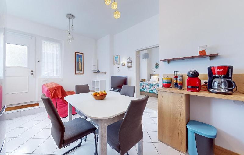 1 Bedroom Cozy Apartment In Royan - image 5