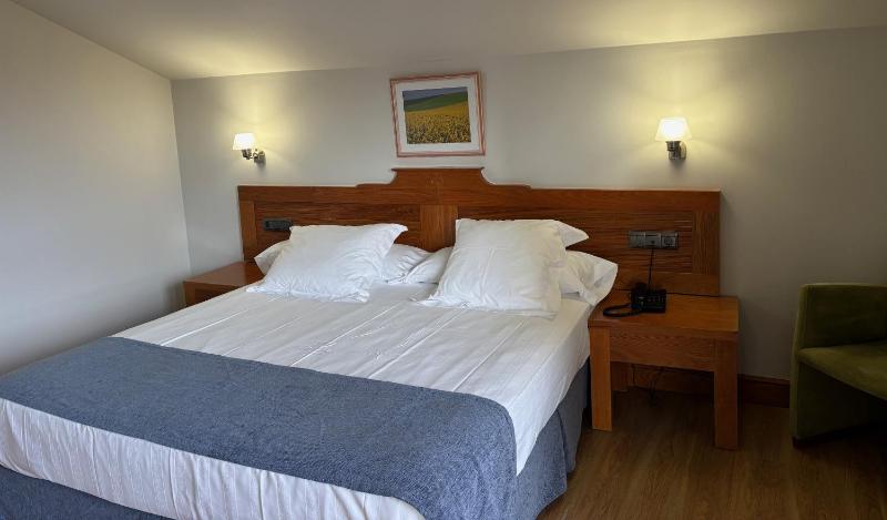 Superior Queen Room image 3