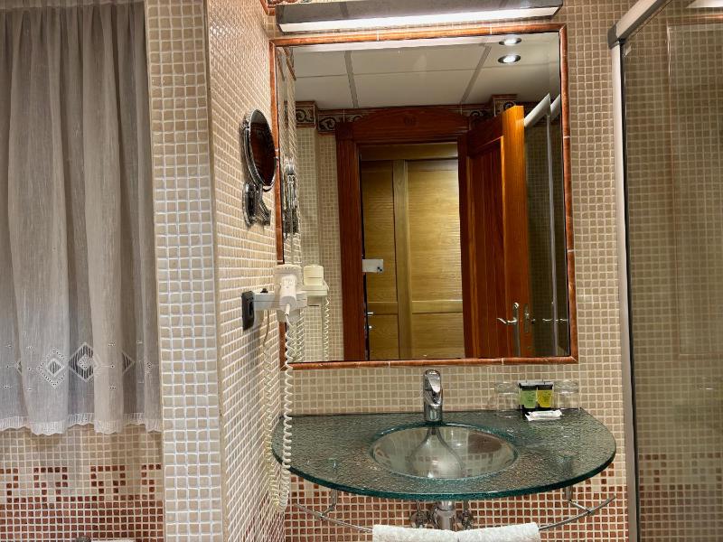 Double Room image 4