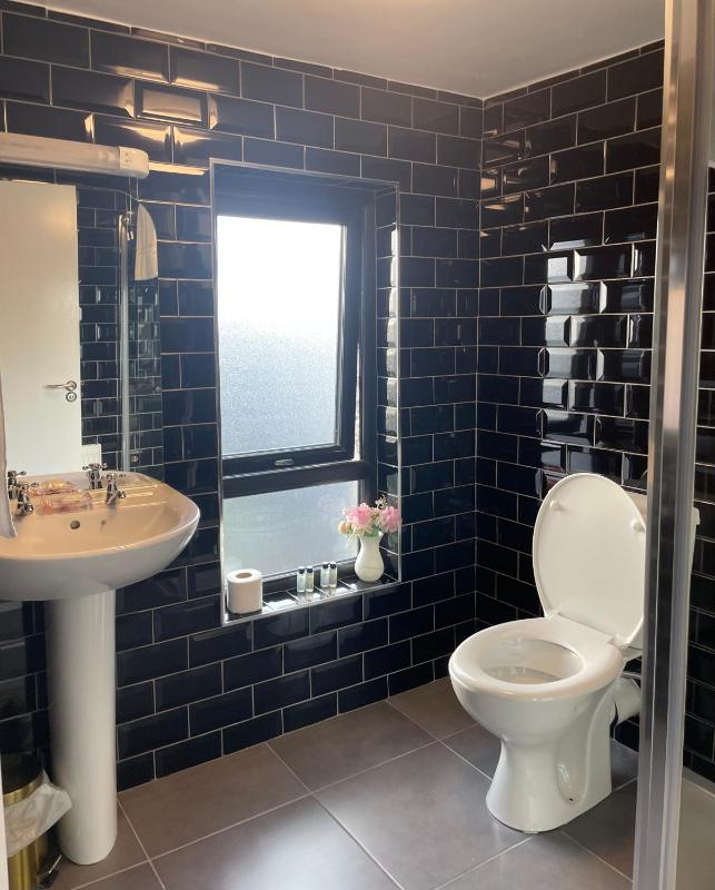 Double Room with Private External Bathroom image 4