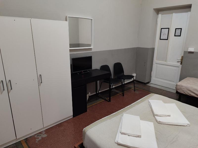 Triple Room with Shared Bathroom image 2