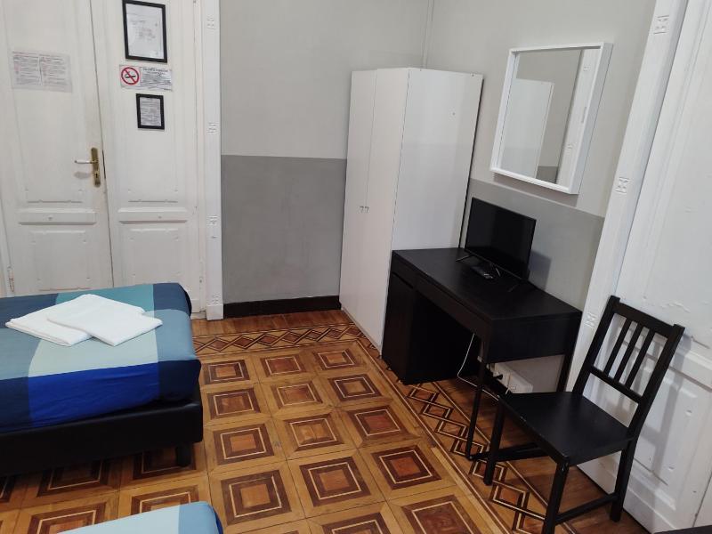 Twin Room with Shared Bathroom image 2