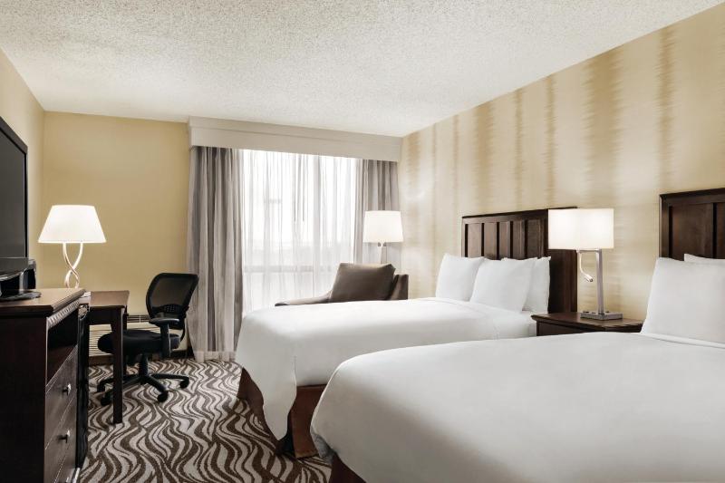Double Room with Two Double Beds - Disability Access/Non-Smoking image 3