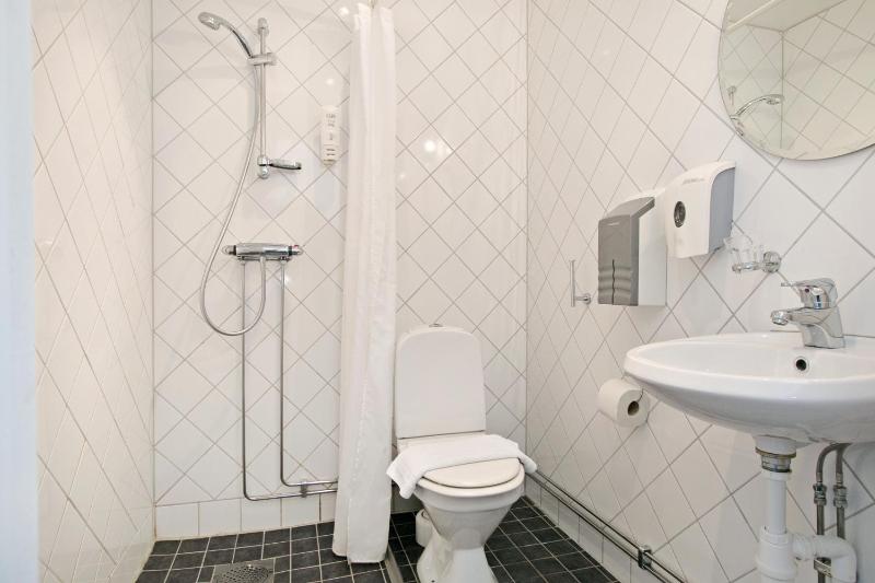 Twin Room image 2