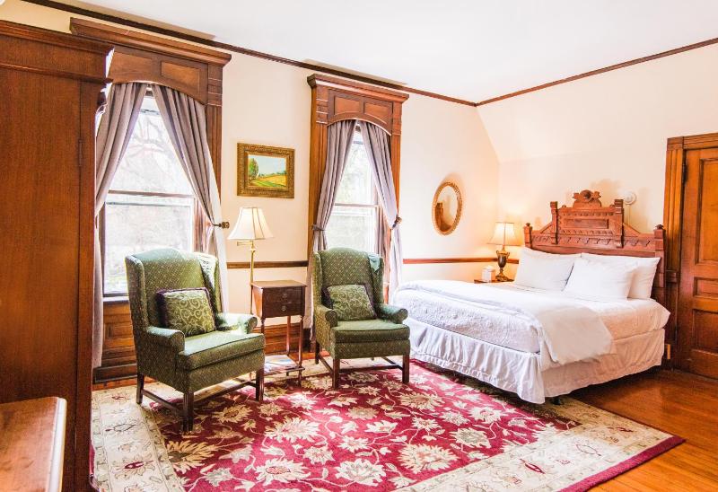 East Lake Room image 1