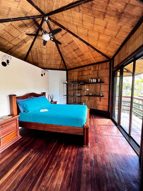 TREEHOUSE PILON PAVONES - image 16