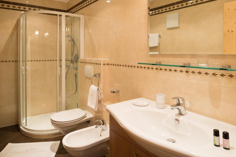 Superior One-Bedroom Apartment image 4