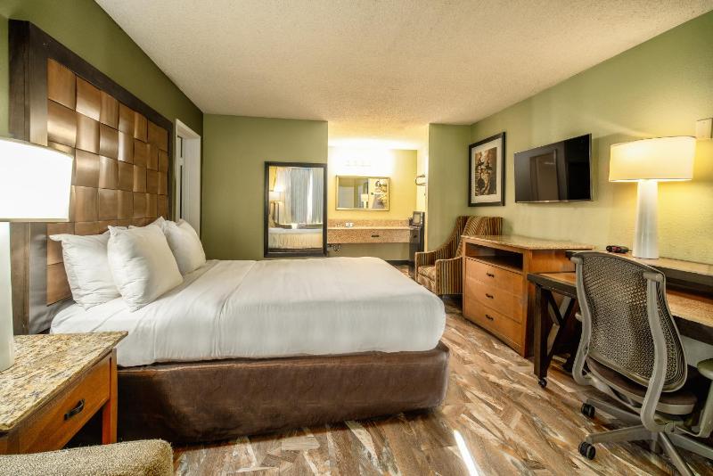 Two Bedroom Suite, 2 Queen Beds with Sofa Bed, 2 Bathrooms, Non Smoking image 2