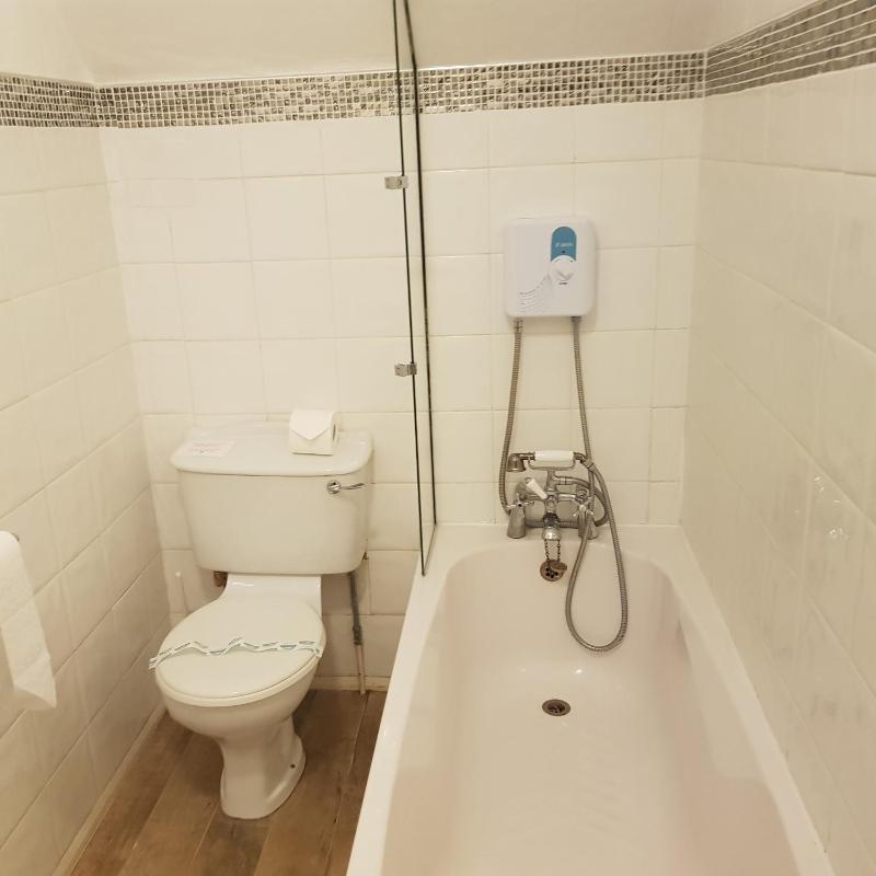 Large Double Room with Garden View image 3