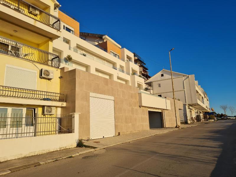 Marelis condo with sea view - image 7