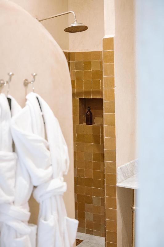 Deluxe Double or Twin Room with Pool View image 2