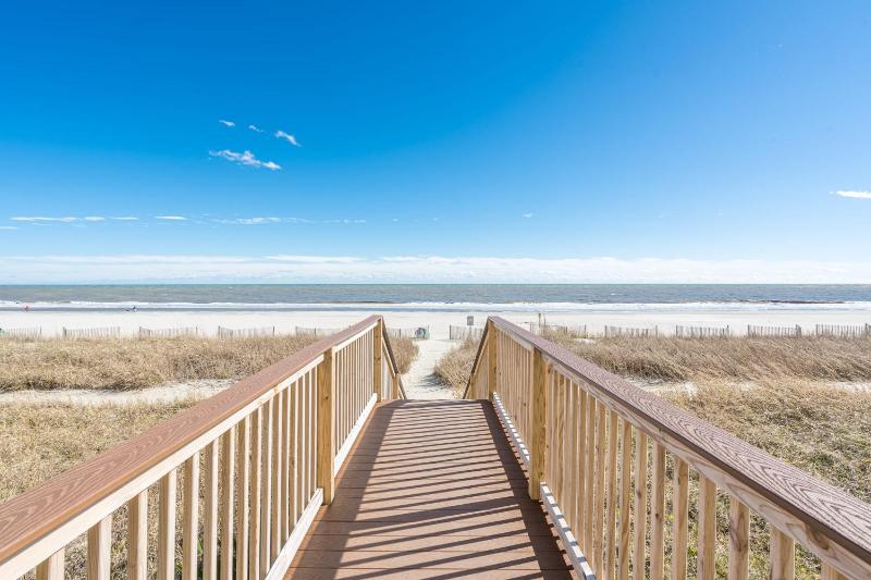 Newly Updated Camelot Resort Unit 409 - image 12