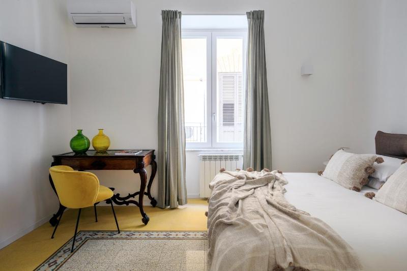 Ermosa Suite - image 2