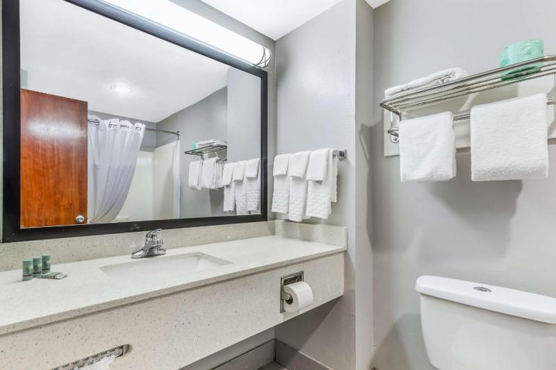 2 Bedroom Suite - Non-Smoking image 2