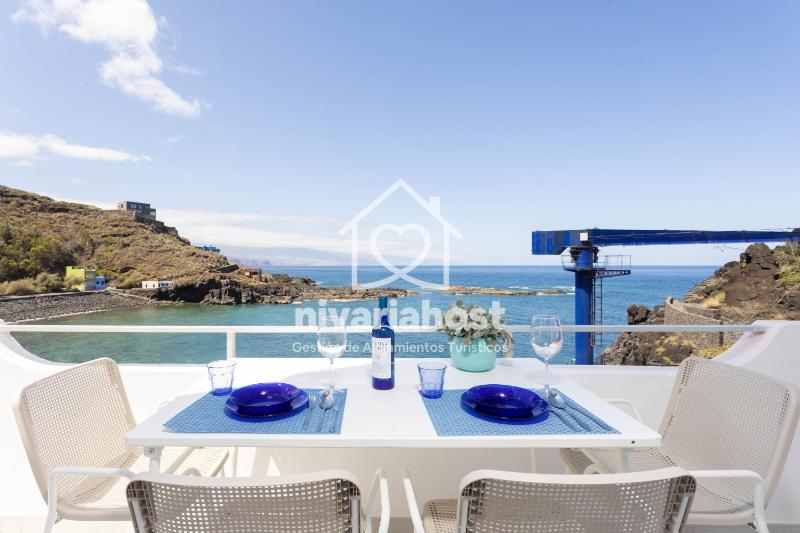 Ocean View El Pris, by Nivariahost Images