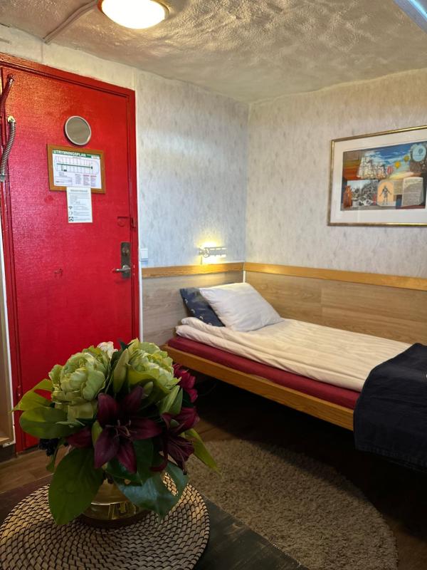 Economy Cabin on Boat (1 Adult) image 3