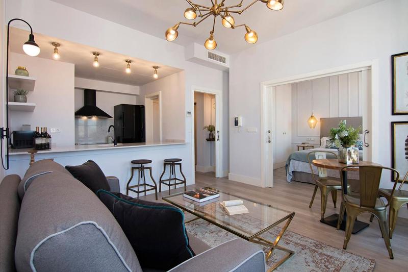 Deluxe Apartment image 1