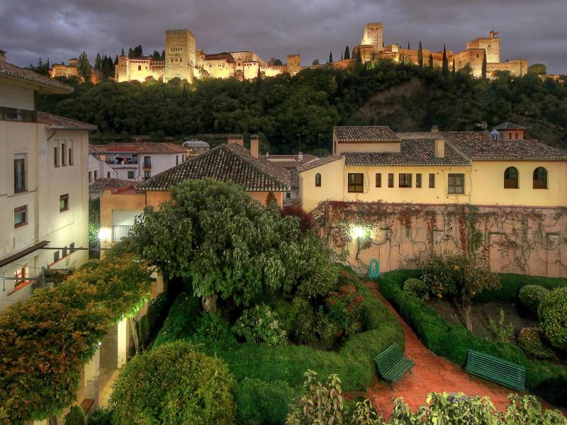 Apartment with Terrace image 4