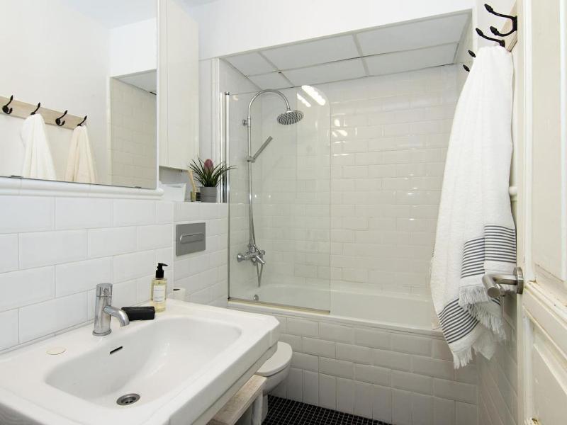 Two-Bedroom House image 4