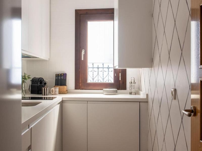 ChezmoiHomes Gran Via house with parking - image 3