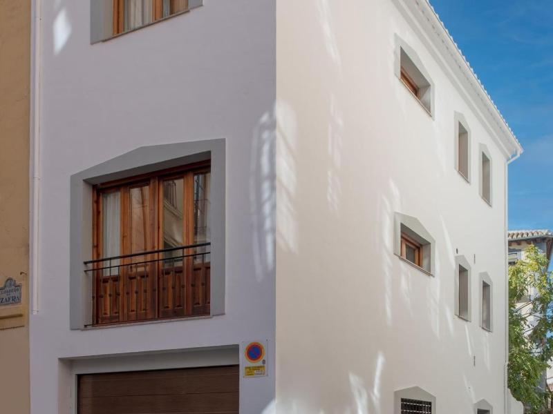 ChezmoiHomes Gran Via house with parking - image 11