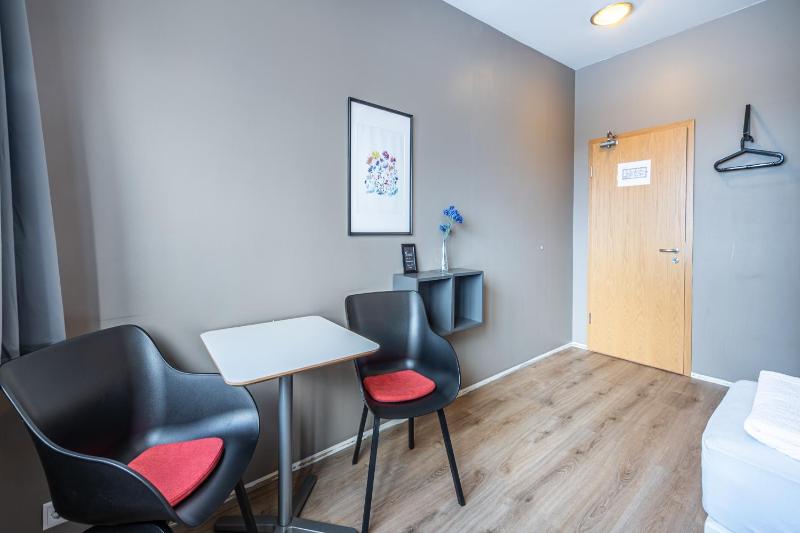 Large Double or Twin Room image 3