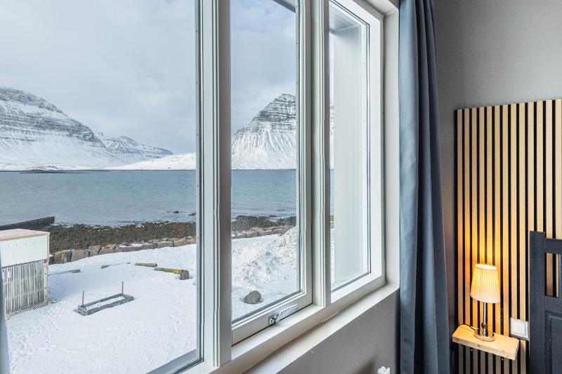 Superior Double or Twin Room with Sea View image 4