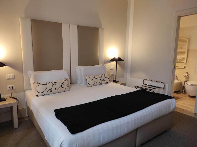 Superior Double Room image 3